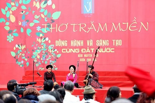Vietnam Poetry Day - ảnh 2